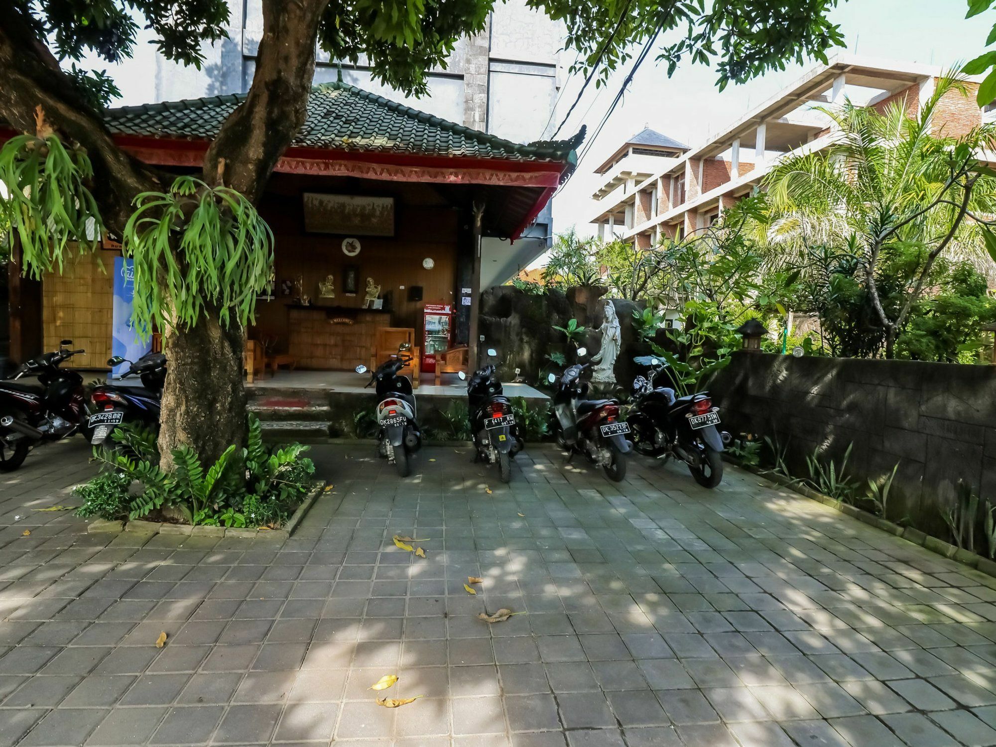 Nida Kubu Anyar 27 Legian 2*